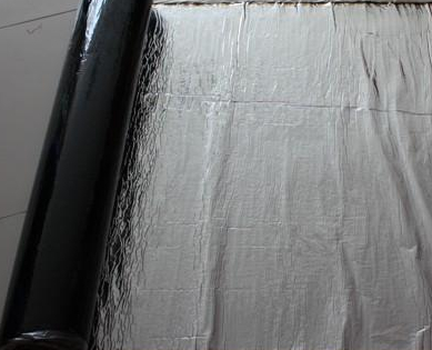 PET�߷��Ӿ������Ϸ�ˮ����